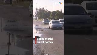 ¡Impactante video Automovilista cae en bache en Ecatepec durante transmisión de TV Azteca [upl. by Neryt]