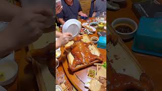 Using a plate to cut the roast pork roast pork cooking streetfood china [upl. by Oznole]