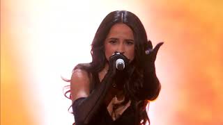 Becky G cantó “The Fire Inside” en los Premios Oscar [upl. by Dart]