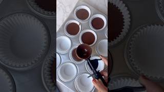 Use an ice cream scoop to easily and evenly fill your cupcake liners asmr shorts cupcake [upl. by Hsina219]