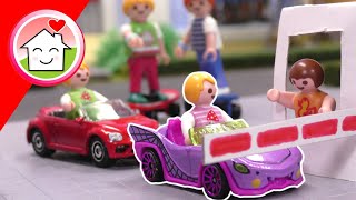 Playmobil Familie Hauser  Mia lernt Autofahren  Familie Overbeck [upl. by Durand]