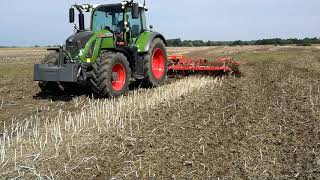 Fendt Vario 724 S4 and Vaderstad Carrier 650 with crosscutter discs [upl. by Gustav]