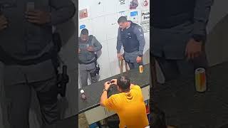 😡Vagabundo😤BATE na PROPRIA MÃE quotACAMADAquot Policia vai lá tirar uma satisfação e um acelero no Vagal [upl. by Ecaroh926]