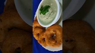 South Indian style Medu vada recipevada medu vada youtubeshorts shorts chutney vada meduvada [upl. by Tlaw]