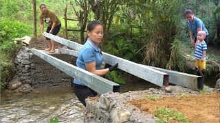 Top VideoBuilding bamboo bridges wooden bridges across rivers ensuring safety for pedestrians [upl. by Wrench]