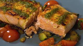 Salmone con verdure in padella Come cucinare salmone [upl. by Aniral64]