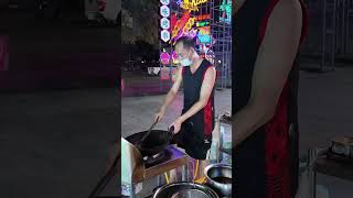 大叔說哪怕學會了秘方，在家裏炒面也炒不出他的味道！shorts streetfood chinastreetfood chinafood 炒面 炒麵 街头美食 街头小吃 [upl. by Yort]