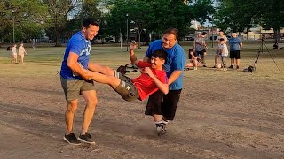 Divertido desafío Gaspar Zárate y Javico regalan pelotas de fútbol del mundial [upl. by Odell]