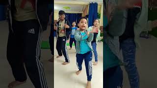 Goriya chura na mera jiya 🫶GovindaKarishma Kapoor bollywood oldsong dancetrending zumba love [upl. by Laval]