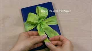 Geschenk einpacken mit Schleife Geschenk leicht verpacken Geschenkschleife binden mit Geschenkband [upl. by Suicul]