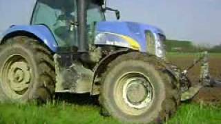 New Holland T8040 in aratura [upl. by Sivia]