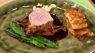 Die Küchenschlacht 141117 Kalbsfilet mit KartoffelOrangenRösti RezeptVideo  Mattia Riviera [upl. by Erland620]