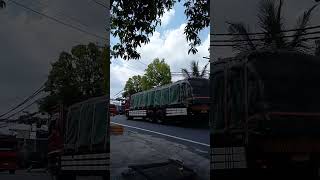 2210241000 WITA jalur Denpasargilimanuk timur perempatan penyalin terpantau ramai dan lancar [upl. by Narf550]