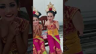 KARENA SEMUA BERHAK BAHAGIA liriklagu music dance viralvideo [upl. by Coussoule]