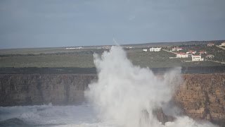 Sagres hohe Wellen Huge waves in Sagres [upl. by Ilohcin]