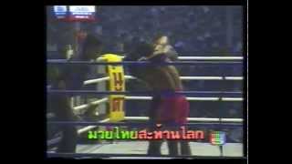 Lamnammoon Sor Sumalee vs Langsuan Panyuthaphum [upl. by Carley712]