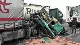 Wieder ein schwerer LKW Unfall auf der A 61 zwischen Kreuz Mutterstadt und Kreuz Frankenthal [upl. by Dhaf]