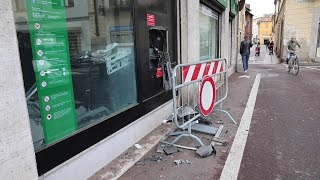 Mortara assalto notturno al bancomat di piazza Silvabella [upl. by Alfy962]