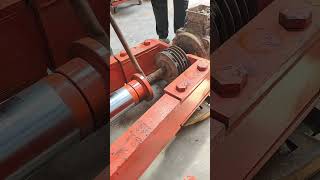 Good Hydraulic Puller Removing The Belt Pulley Of 22KW Scrap Motor Easily [upl. by Neelrac]