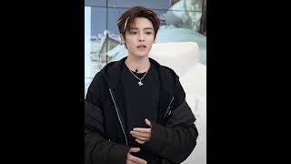 241122 HouMinghao sings Little Poem FangsofFortune ost on MEDM livestream NeoHou 侯明昊 大梦归离 [upl. by Tsepmet]