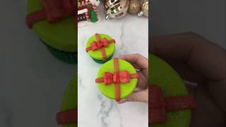 Wrap up your cupcakes🎁🧁 cupcake cakedesign christmas christmasbaking cuteideas cakedbyrach [upl. by Behre105]