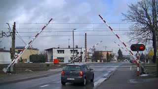 Spoorwegovergang Pleszew PL  Railroad crossing  Przejazd kolejowy [upl. by Ransell]