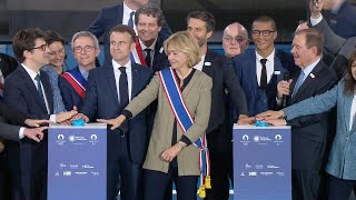 JO2024  Macron inaugure le Centre aquatique olympique  AFP Images [upl. by Mona102]