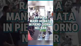 rapina a mano armata in pieno giorno nel bar il video shock napoli [upl. by Akenit]