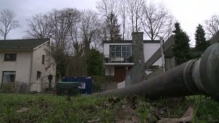 Video Julianakanaal lekt water in kelder Berg aan de Maas 29 december 2015 [upl. by Yllak]