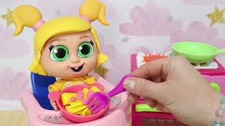 BABY SARINHA COMENDO MACARRÃO DE MASSINHA PLAY DOH [upl. by Kenleigh]