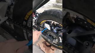 como lubrificar a corrente da moto sem sujar a roda [upl. by Tega85]