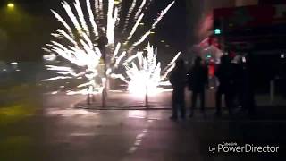 Silvester berlin Schöneberg Krieg 2017 2018  Jugendliche greifen Polizisten an mit Scharfe Waffen [upl. by Rosie253]