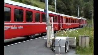 Rhätische Bahn  RhBBahnhof Susch  Ferien in Graubünden 1989 [upl. by Creamer302]