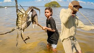 Exploring Aboriginal MUD CRAB hunting with hand spears [upl. by Doherty797]