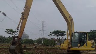 Alat Berat Beko Excavator Komatsu Lengan Panjang  shorts [upl. by Aisyram]