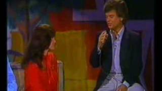 Conway Twitty amp Loretta Lynn  Hello Darlin Live [upl. by Jemine677]