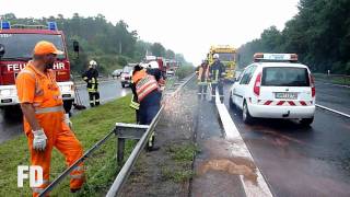 VU  LKW durchbricht Mittelschutzplanke  A10 Rangsdorf  14082010 [upl. by Ullyot]