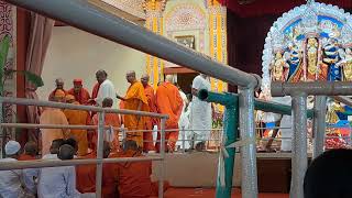 Revered President Maharaj Pujya Swami Gautamanandaji Maharaj offering hawan teeka to monks of RKM 🙏 [upl. by Nahaj]