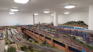 H0 riesige moderne und private Multideck Märklin Modelleisenbahn  XXL Fahrvideo von Suedbahnler [upl. by Maisel]