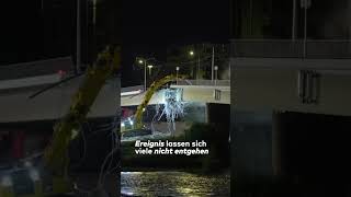 CAROLABRÜCKE Kawumm Hier kracht ein weiterer Teil der Brücke in Dresden zusammen shorts [upl. by Kooima637]