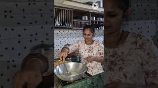 vadheli rotli ma thi new quick recipe 😋  food  janvi patel [upl. by Urbana]