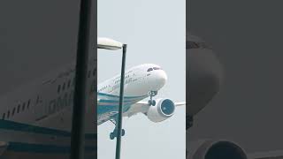 Pilot forgot to retract landing gear after take off boeing dreamliner omanair kul wmkk [upl. by Latvina]