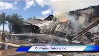 Incendio en recicladora de plástico y papel en el municipio de Tlaquepaque movilizó a bomberos [upl. by Blanka]