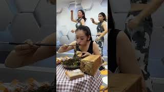 Chinese coach is on a diet while enjoying grain bread and seaweed stems fasterwaycoach [upl. by Hajed187]