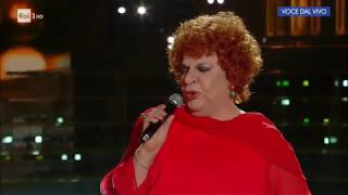 Platinette interpreta Ornella Vanoni quotLa voglia la pazziaquot  Tale e Quale Show 20102017 [upl. by Ramiah649]