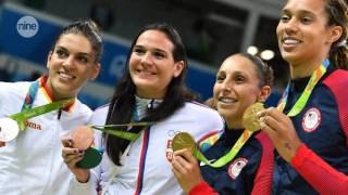 La selección femenina de baloncesto gana la medalla de plata al perder ante Estados Unidos [upl. by Hoang]