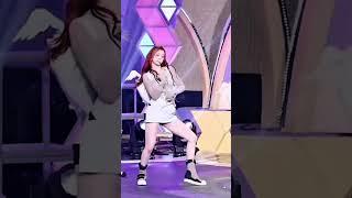 Huening Bahiyyih  Tipi Tap Fancam Mbc 241102 [upl. by Enelia]