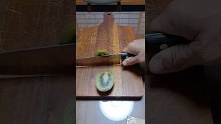 Japan Santoku Knife vs Kiwi Fruit 日本三德刀切奇異果 japan sharpening kitchen kiwifruit 日本 磨刀 奇異果 [upl. by Jerrold]