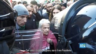 Milano il carabiniere alla manifestante «Mattarella non è il mio Presidente non lo riconosco» [upl. by Greenes]