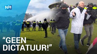 Duizend coronademonstranten ingesloten en afgevoerd door politie [upl. by Leontine926]